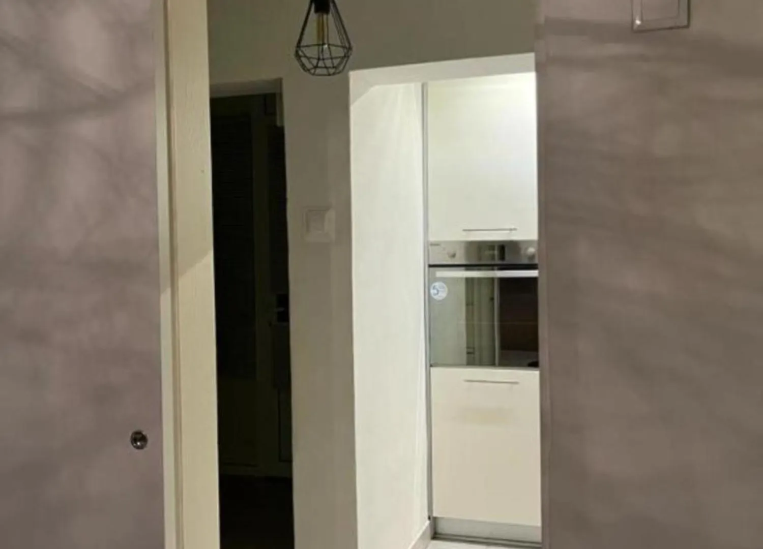Apartment Tommy contacts